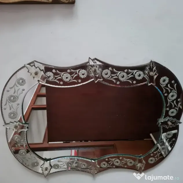 Vând oglindă tip venetiană