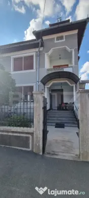 Casa cu etaj si 3 camere 