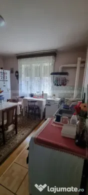 Casa cu etaj si 3 camere 
