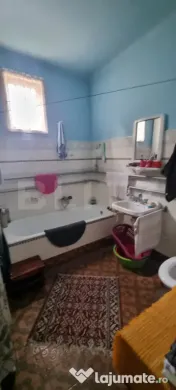 Casa cu etaj si 3 camere 
