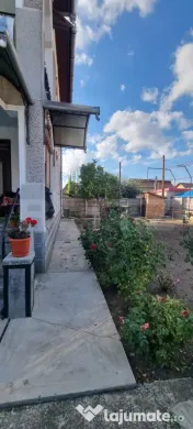 Casa cu etaj si 3 camere 