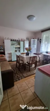 Casa cu etaj si 3 camere 