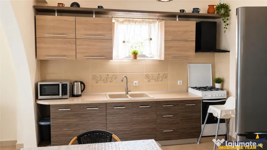 Refugiu montan, 7 camere, potential pensiune, acces asfaltat - Moieciu de Sus (Brasov)