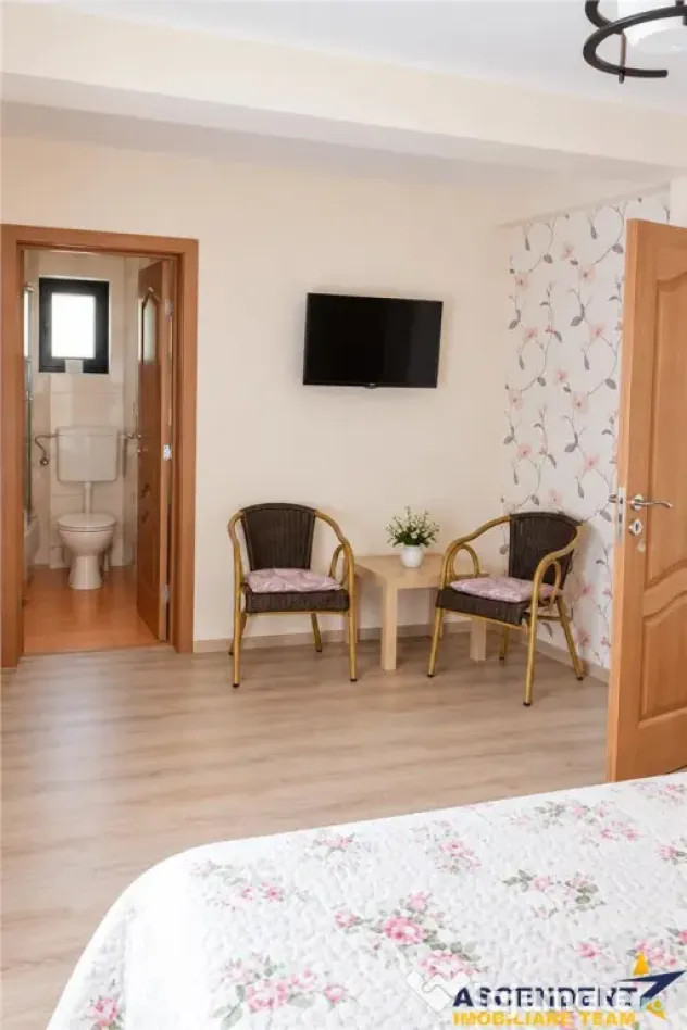 Refugiu montan, 7 camere, potential pensiune, acces asfaltat - Moieciu de Sus (Brasov)
