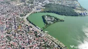 Teren de casa langa lac si metrou 