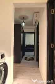 De vanzare apartament cu 3 camere, Piata Centrala, et. 3, 105.000 euro 