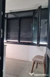De vanzare apartament cu 3 camere, Piata Centrala, et. 3, 105.000 euro 