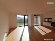 Duplex 4 camere Mosnita Noua pozitionat la asfalt cu toate u 
