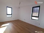 Duplex 4 camere Mosnita Noua pozitionat la asfalt cu toate u 