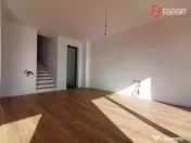 Duplex 4 camere Mosnita Noua pozitionat la asfalt cu toate u 