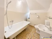 Refugiu montan cu farmec, 2 camere, garaj, boxa, rezidential 