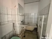 Apartament 3 camere, etaj 2, zonă liniștită și accesibil 