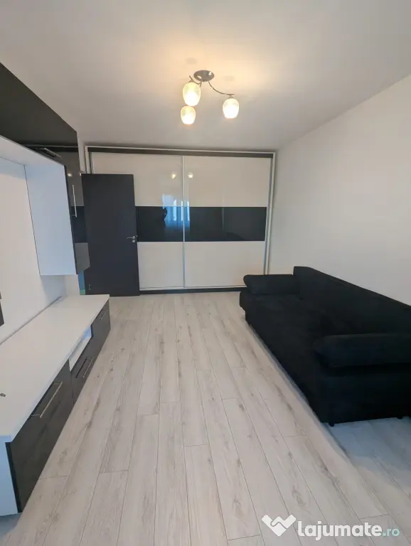 Apartament 2 camere decomandat cu loc de parcare lângă metrou Apărătorii Patriei