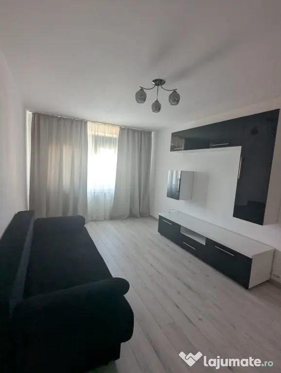 Apartament 2 camere decomandat cu loc de parcare lângă metrou Apărătorii Patriei