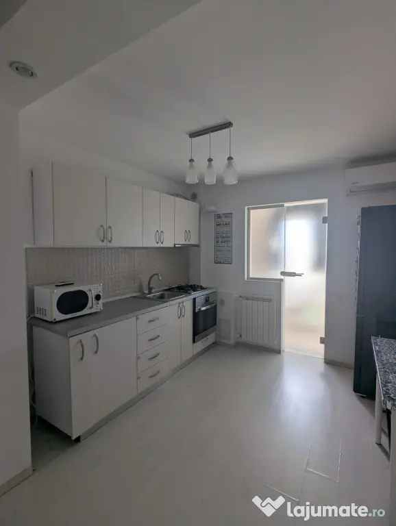Apartament 2 camere decomandat cu loc de parcare lângă metrou Apărătorii Patriei