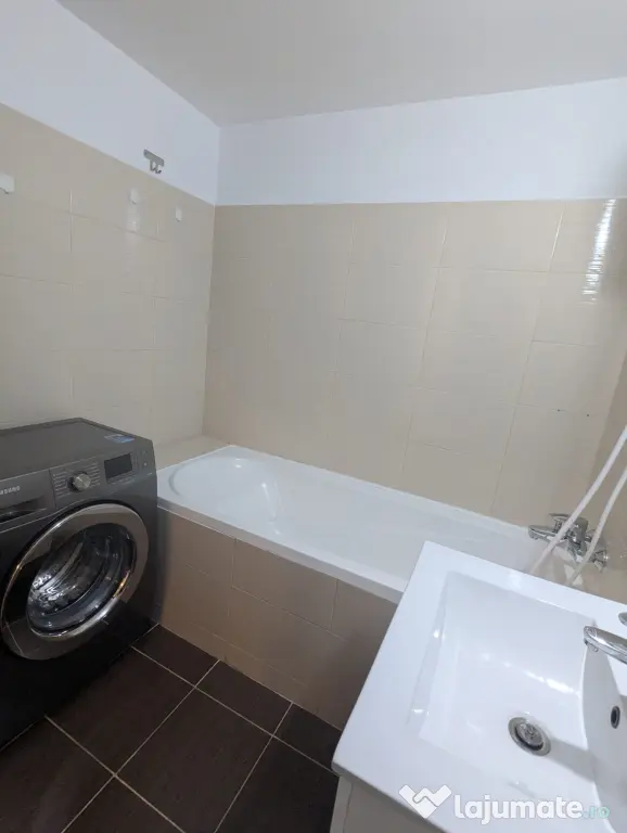 Apartament 2 camere decomandat cu loc de parcare lângă metrou Apărătorii Patriei