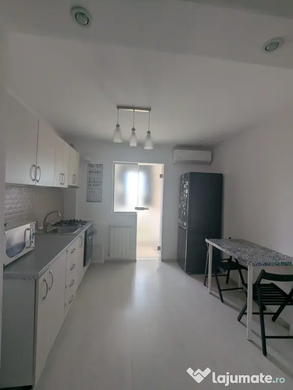 Apartament 2 camere decomandat cu loc de parcare lângă metrou Apărătorii Patriei
