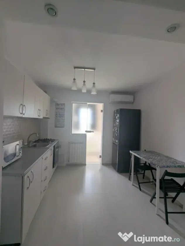 Apartament 2 camere decomandat cu loc de parcare lângă metrou Apărătorii Patriei