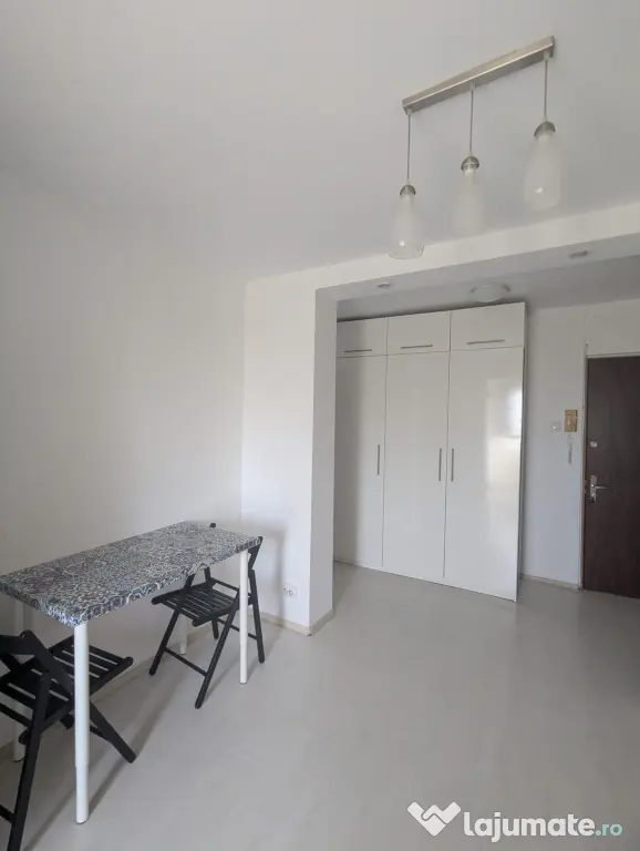 Apartament 2 camere decomandat cu loc de parcare lângă metrou Apărătorii Patriei