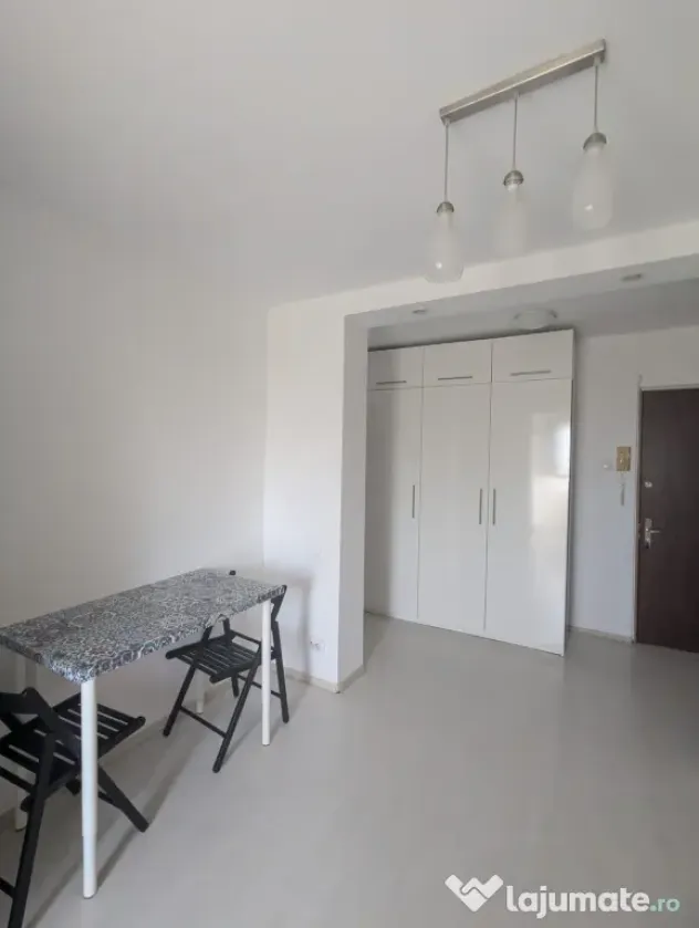 Apartament 2 camere decomandat cu loc de parcare lângă metrou Apărătorii Patriei