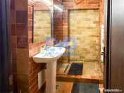 Apartament cu 3 camere, etajul 1, decomandat, zona Centrala
