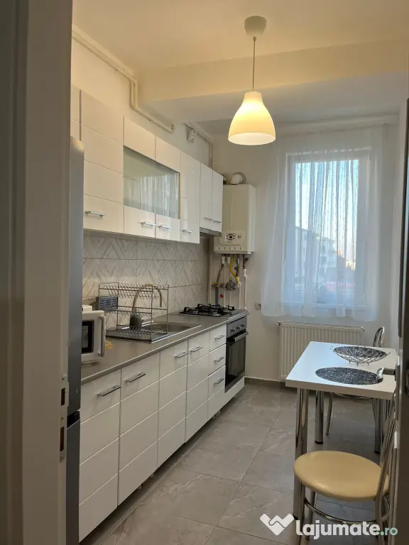 Apartament 2 camere de închiriat cu loc de parcare