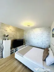 Studio zona Tractorul, etaj intermediat, boxa+parcare de van