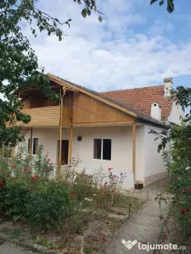 Casă cu 3 camere și pivniță, teren 3000 mp, utilități complete, Cornatei