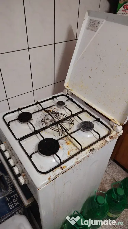 vând aragaz cu 4 ochiuri și cuptor