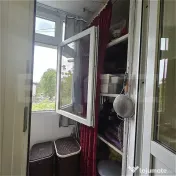 Două camere, două balcoane și etaj 2 – liniște în ini 