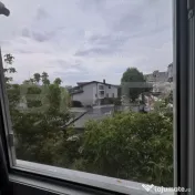 Două camere, două balcoane și etaj 2 – liniște în ini 