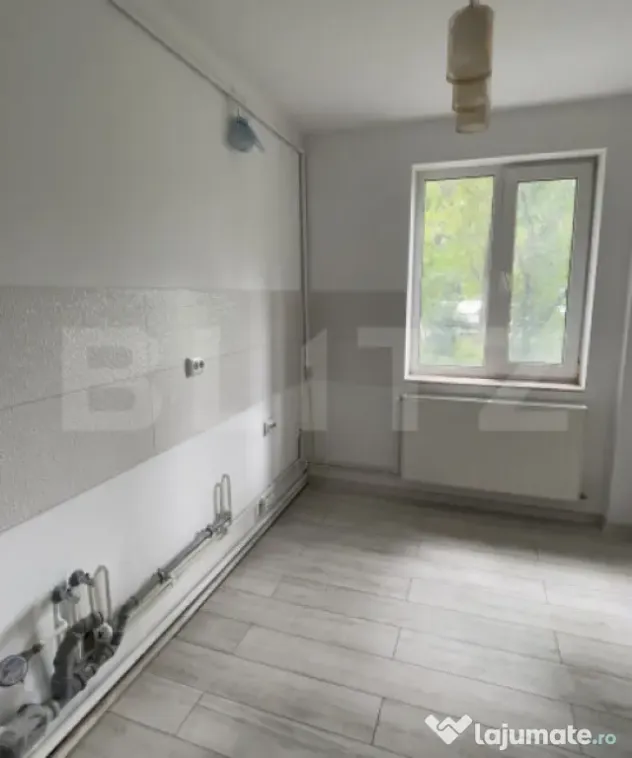 Apartament renovat complet, parter, potrivit pentru locuire - Pitesti (Arges)