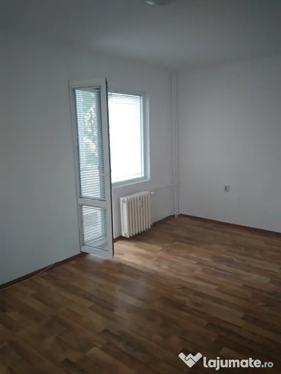 PARTICULAR, vând GARSONIERĂ confort 1 situată în zona Piața Sudului