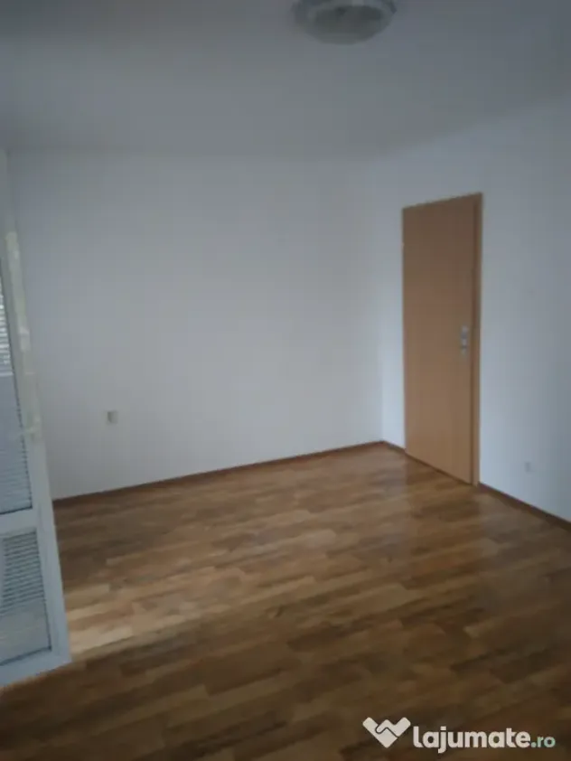 PARTICULAR, vând GARSONIERĂ confort 1 situată în zona Piața Sudului