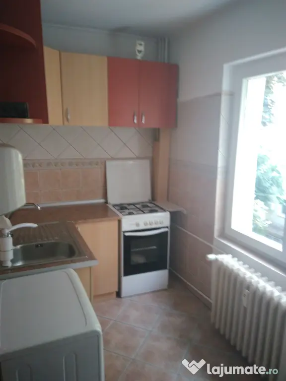 PARTICULAR, vând GARSONIERĂ confort 1 situată în zona Piața Sudului