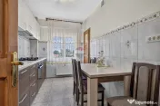 Apartament 3 camere, două băi de vânzare - Str Poetului 