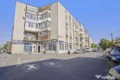 Apartament 3 camere, două băi de vânzare - Str Poetului 