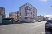 Apartament 3 camere, două băi de vânzare - Str Poetului 