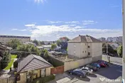 Apartament 3 camere, două băi de vânzare - Str Poetului 