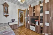 Apartament 3 camere, două băi de vânzare - Str Poetului 