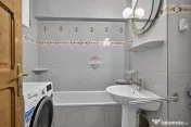 Apartament 3 camere, două băi de vânzare - Str Poetului 