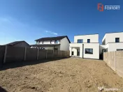 Duplex cu 4 camere de vanzare si teren de 335 mp - zona Saca 