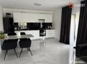 Casa tip duplex cu 4 camere + afacere fast-food la cheie 