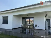 Casa tip duplex cu 4 camere + afacere fast-food la cheie 