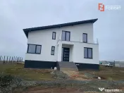 Casa individuala cu 5 camere si teren de 840 mp, Pischia 