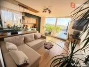 Apartament cu 3 camere, tip penthouse, zona Badea Cartan 