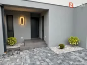 Casa cu 5 camere de vanzare in Dumbravita 