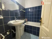 Apartament 2 camere semidecomandat la parter - Piata Catedra 