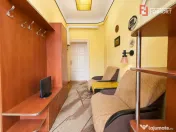 Apartament 2 camere semidecomandat la parter - Piata Catedra 