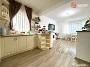 COMISION 0% Duplex despartit prin garaj, 5 camere, teren 660